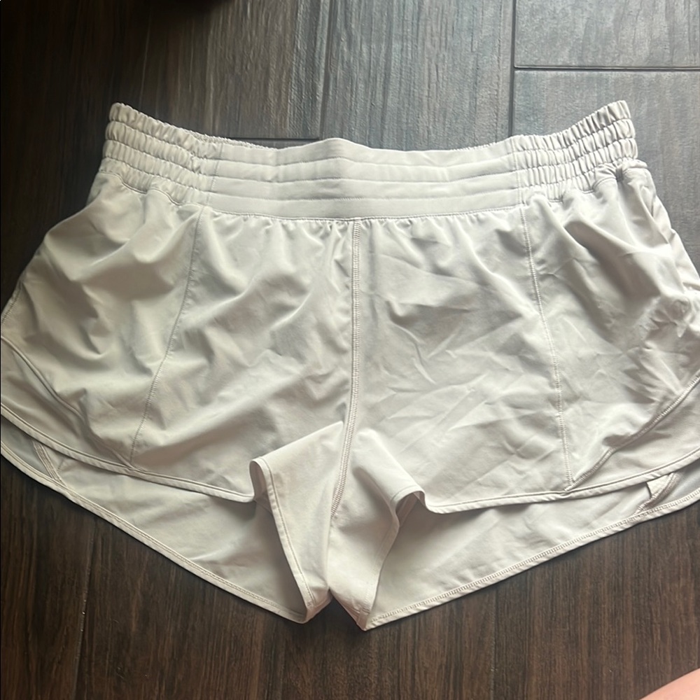 Women's Lululemon high rise 2.5 inseam Khaki Athletic Shorts